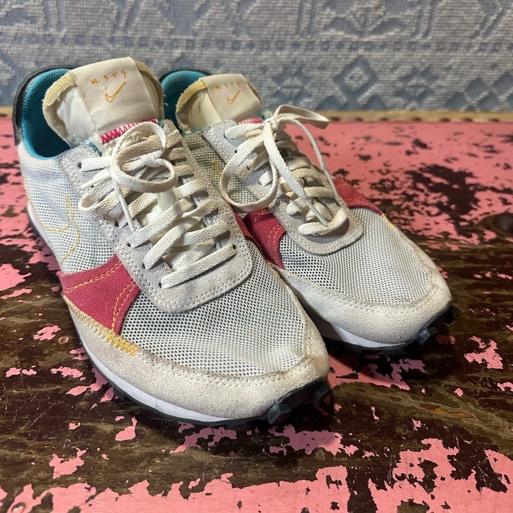 NIKE Womenโs Daybreak N.354 colorful mesh sz 7.5